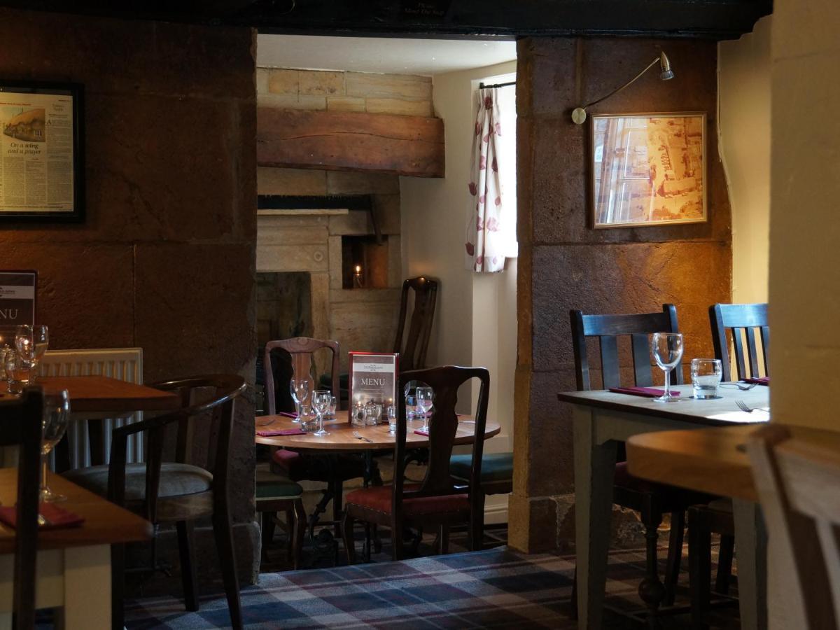 Masons Arms Hotel Montacute Bagian luar foto