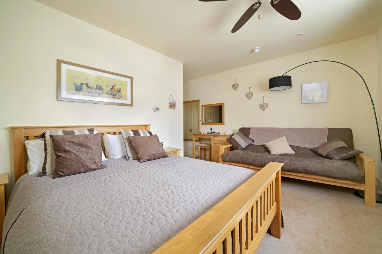 Masons Arms Hotel Montacute Bagian luar foto