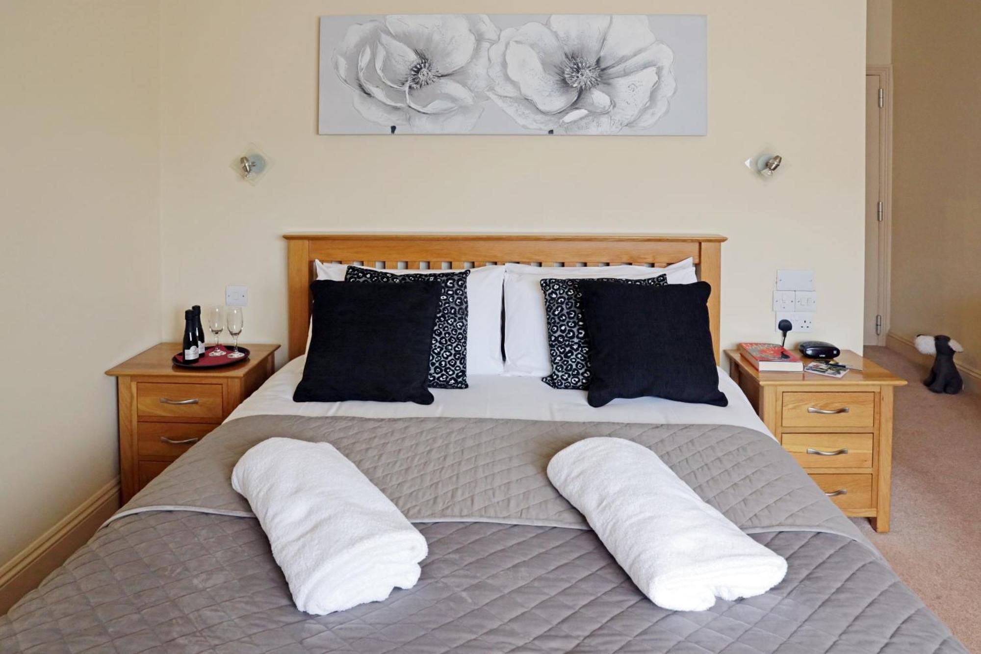 Masons Arms Hotel Montacute Bagian luar foto