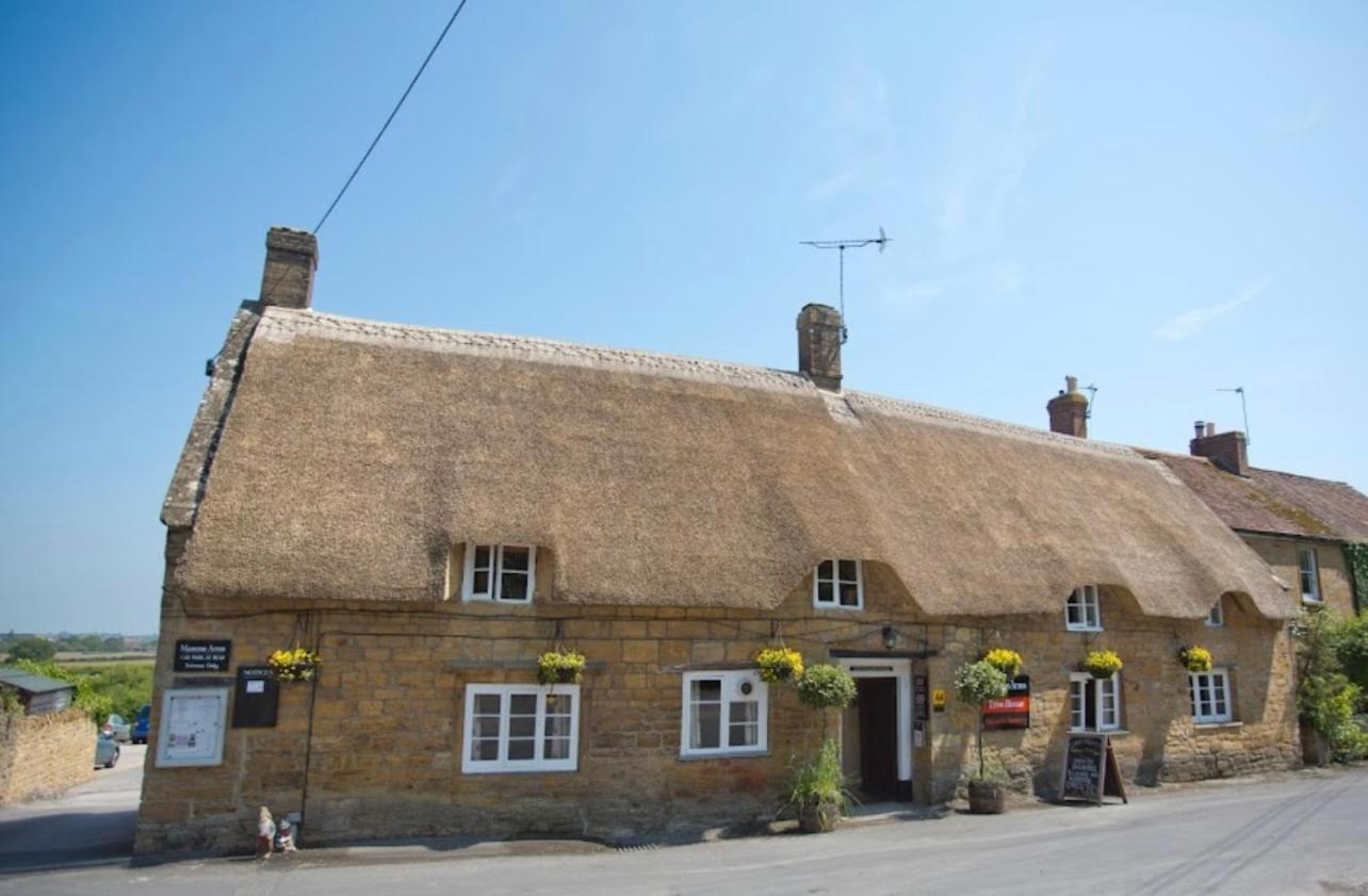 Masons Arms Hotel Montacute Bagian luar foto